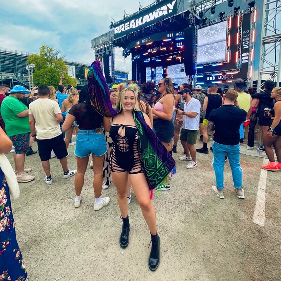 Meet your Posher, Natalie - Picture 2 of 2